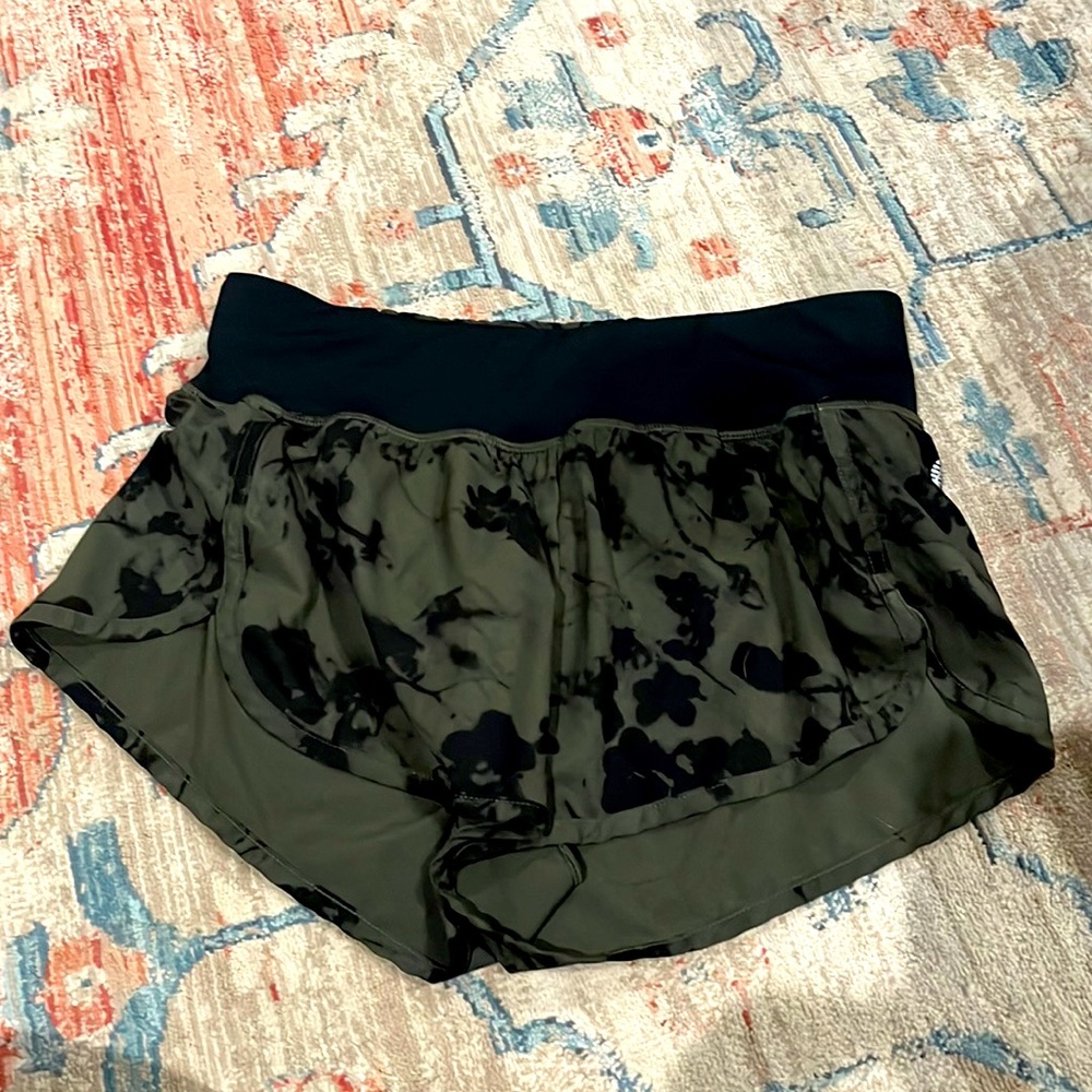 Zella athletic shorts - size small